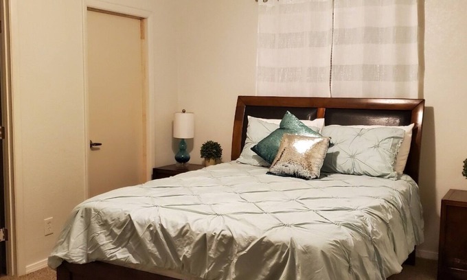 Polvadera Casa | 3-bedroom house in brilliant Socorro with WiFi, refrigerated air