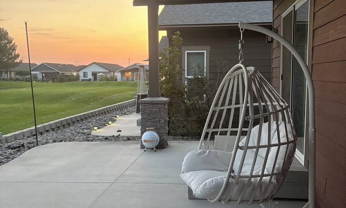 Stratford Casa | 3-bedroom house in charming Moses Lake with AC, fitness room, WiFi