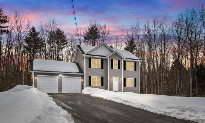 Gardner Casa | 3-bedroom house in marvelous Ashburnham with AC,fitness equipment,primary suite.