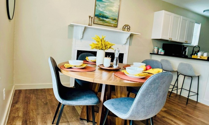 Highland Park Casa | 3-bedroom house in lovely SA with AC, WiFi. Short Commute to Top Attractions.