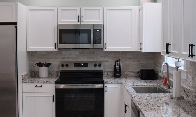 Ellsworth Casa | 3-bedroom house in wonderful Ellsworth with AC, WiFi sleeps 8