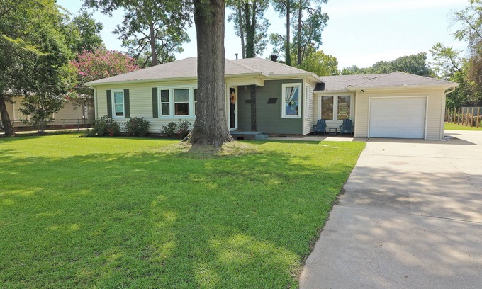 Monroe Casa | 3-bedroom house near Forsythe. Pet friendly! Fenced yard. Perfect for groups!