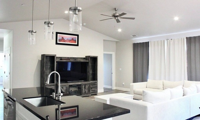 Rohnerville Casa | 3-bedroom house with a view