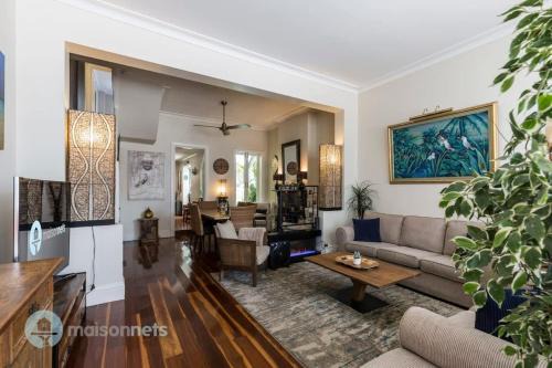Balmain Casa | 3 Bedroom House With Large Courtyard & City Views