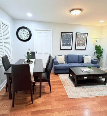 River Grove Casa | 3 bedroom near O'Hare Airport- King bed 1 Story