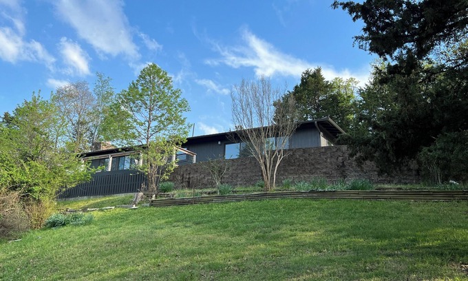 Rambo Riviera Casa | 3-bedroom newly remodeled bungalow located on Beaver Lake in Rogers, AR.