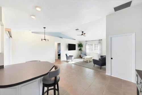 Englewood Casa | 3-Bedroom Private Pool