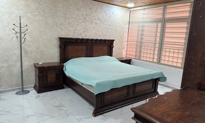 Al Jubeiha Apartamento | 3-bedroom rooftop air conditioned apartment in Amman, Jubaiha, Jordan highway