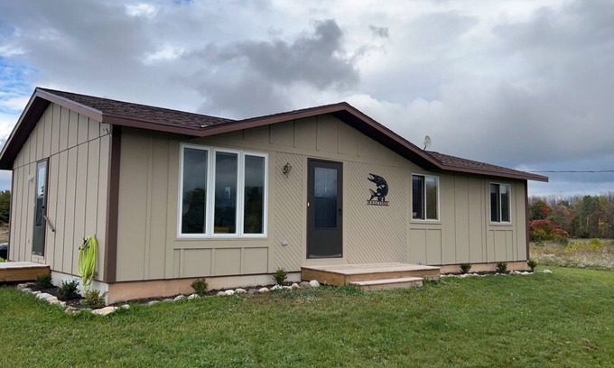 Sturgeon Bay Casa | 3 Bedroom - Room to park boat! - Close to water & Potawatomi State Park