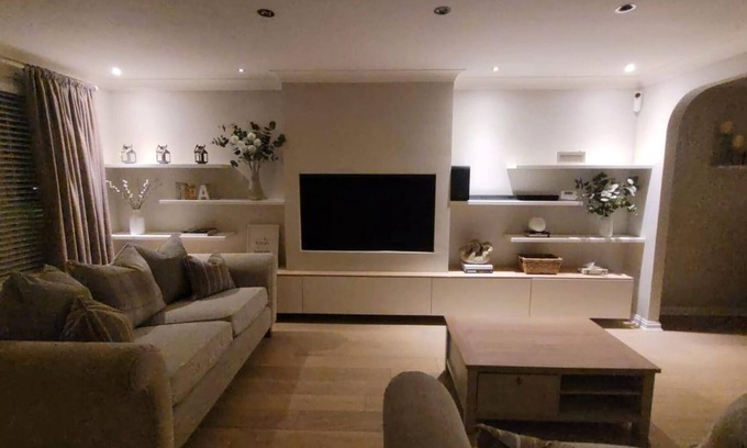 Pollokshaws Casa | Stylish, Modern 3 Bedroom House, Free Parking