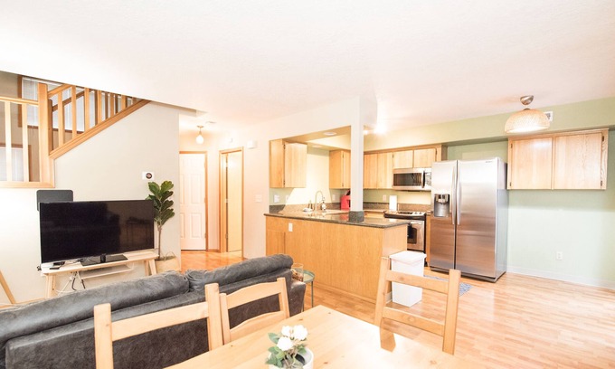 Hillsboro Casa | 3 Bedroom Suburb Rose Garden Home Near Intel Nike Orenco