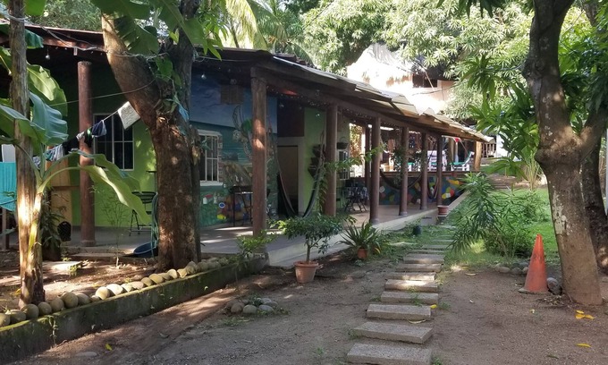 Tamanique Casa | Casa de Mangos - Cerca de la playa, restaurantes y bares.