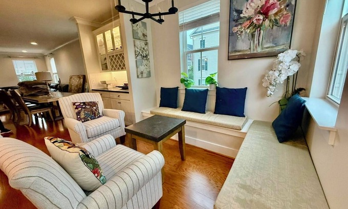 Clarksburg Casa | 3-bedroom townhome in charming Clarksburg in calm neighborhood.45 mn to DC