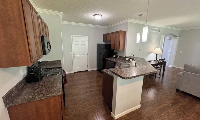 Lewis Center Casa | 3 bedroom townhouse w/fin basement - 4 Queens