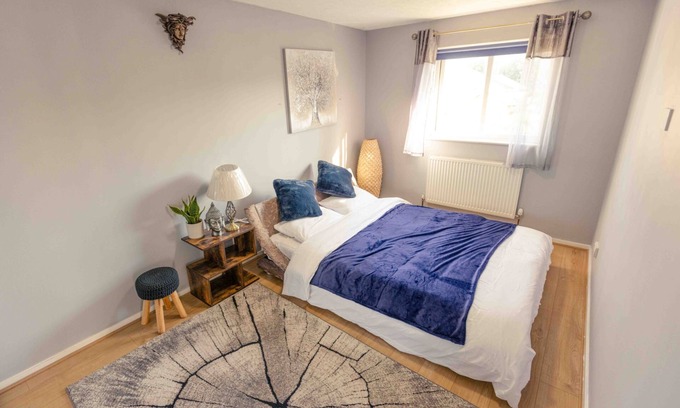 Andover Casa | 3 Bedrooms - Sleeps 8 - Wifi - 3 Car Parking