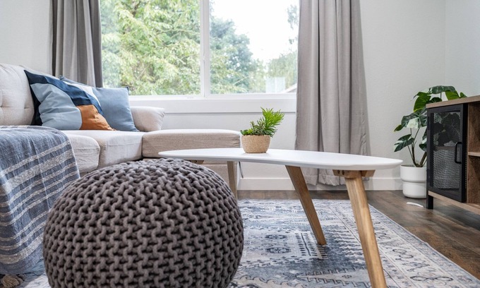 South Tacoma Casa | 3 Beds/65" Smart TV/Workspace/Full kitchen/Near DT