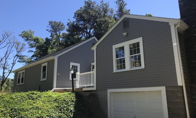 Northwest Harwich Casa | 3 dormitorios 1. 5 baños Casa recientemente renovada en el sendero para bicicletas y cerca de las playas