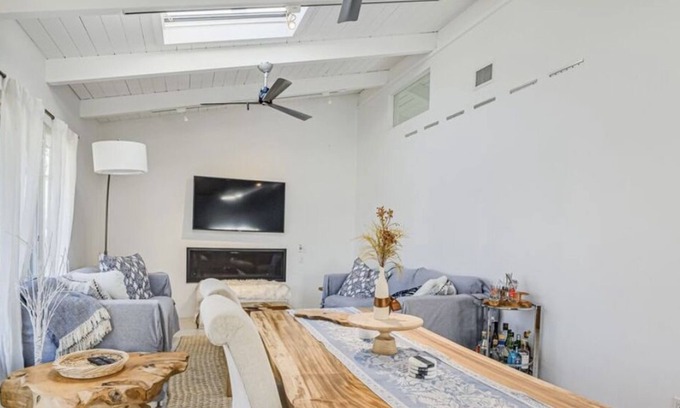 Culloden Shores Casa | 3 BR 2Bath Private Beach House, with Hot tub, fireplace & firepit