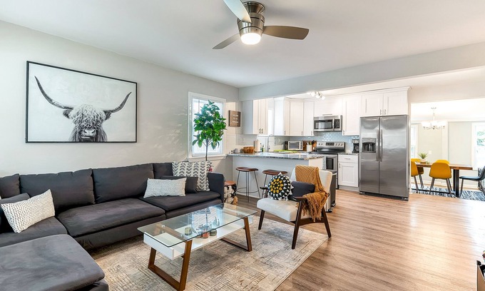 Cottage Line Casa | 3 BR Beach Bungalow Minutes to the Beach! Dogs Allowed!