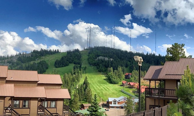 Lead Condominio | 3 BR Condo in ruggedly beautiful area. Outdoor adventures await you!