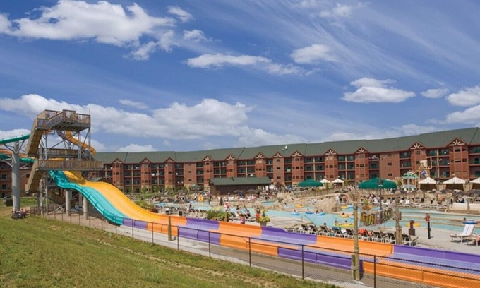 Lake Delton Complejo | 3 BR Dlx -10 FREE Wilderness Water Park Passes per night Included! 25% Deposit!