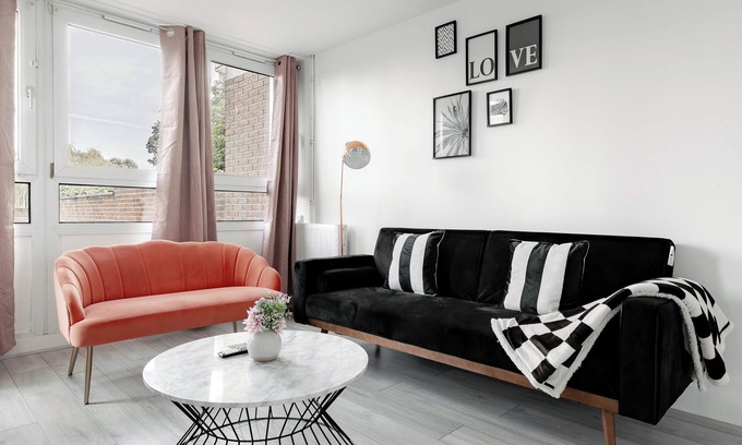 Lansbury Casa | 3 BR House Near DLR,Excel and O2 Arena