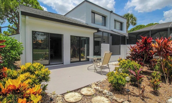 The Meadows Casa | 3 BR Two-Story Townhome in The Meadows - The Heartwood Haven