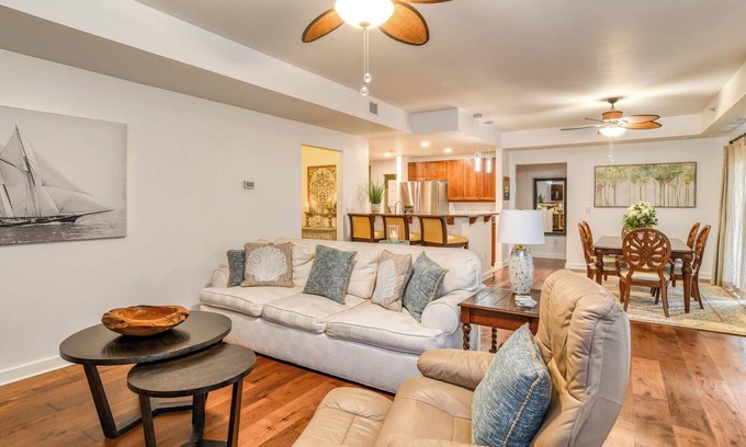 St. Augustine Condominio | 3-BR w/ private fenced patio and lagoon view- community pool & hot tub