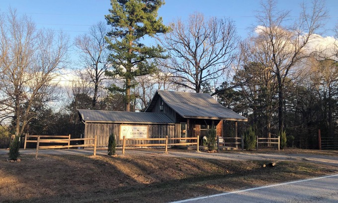 Bruno Cabina | 3 cabins on 2 acres - Great for groups - Minutes to Buffalo