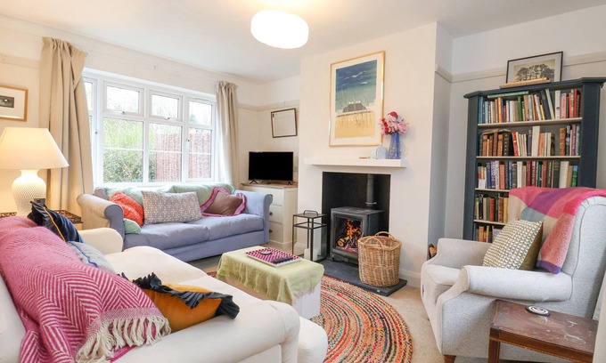 Woodbridge Cabaña | 3 CHANTRY COTTAGES, family friendly, with open fire in Woodbridge
