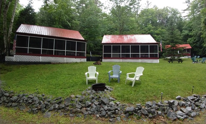 Chestertown Cabaña | # 3 Chester @ Birchwood Cottages en Loon Lake. Frente a la familia amigable