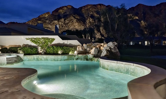 La Quinta Casa | Lujoso oasis en el desierto, vistas nocturnas a la montaña y al golf, piscina de agua salada y spa