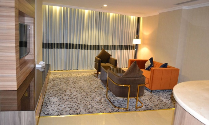 Jeddah Apartamento | 3 Hotel Suites in Wonderful Jeddah with AC, Fitness Room