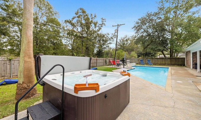 Ponchatoula Casa | 3 Kings, Pool house Suite, Hot Tub, & Game Room