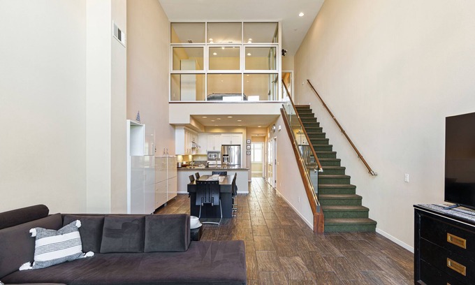 Gardena Casa | 3-level Modern condo near beach