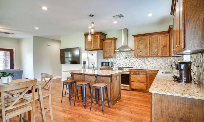 Prien Casa | Lake Charles Vacation Rental - 3 Mi to Casinos!