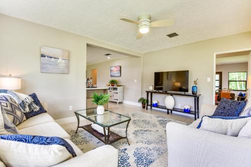 Bradenton Casa | 3 Mi to Downtown Bradenton Family Home with Yard!