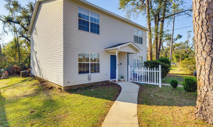 Lake Bradford -Cascade Lake Casa | 3 Mi to FSU: Townhome w/ Patio in Tallahassee!