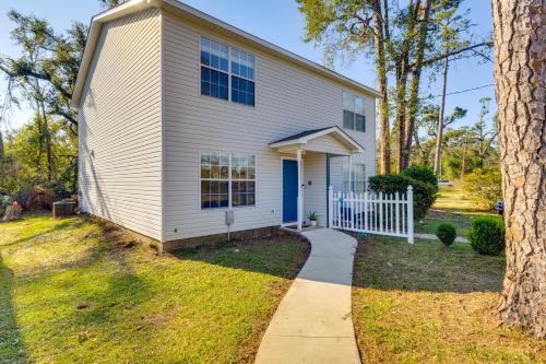 Lake Bradford -Cascade Lake Casa | 3 Mi to FSU Townhome with Patio in Tallahassee!
