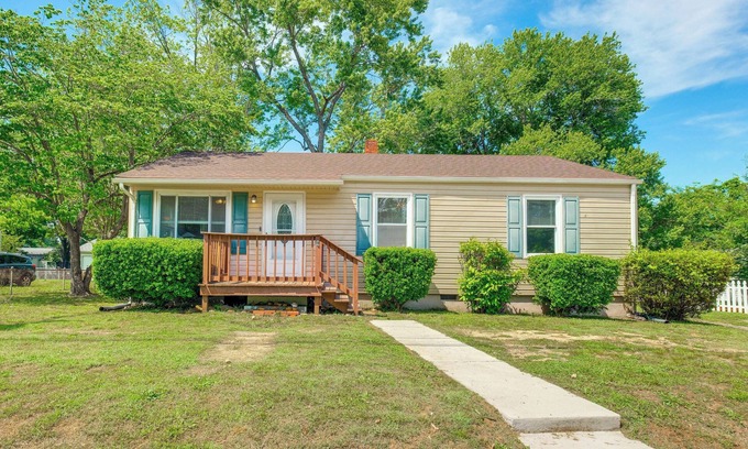 Hopewell Casa | 3 Mi to Historic Dtwn: Hopewell Home w/ Yard