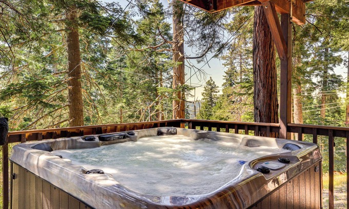 Arrowhead Villas Cabina | 3 Mi to Lake Arrowhead Village: Dog-Friendly Cabin