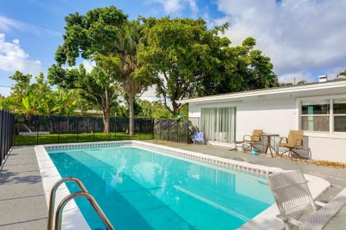 Lake Park Casa | 3 Mi to Riviera Beach! Group-Friendly Home with Yard