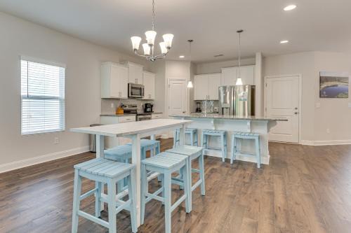 Ocean Isle Beach Casa | 3 Mi to Sand! Ocean Isle Beach Escape Near Golf