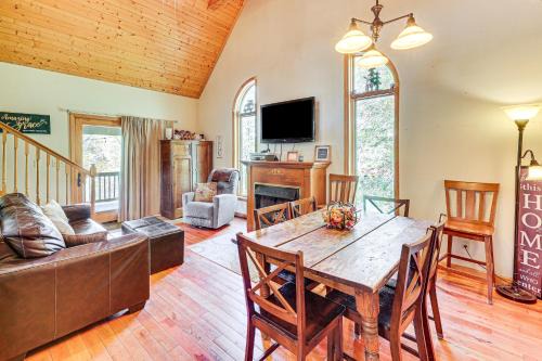 Snowshoe Casa | 3 Mi to Snowshoe Resort Cabin with Hot Tub