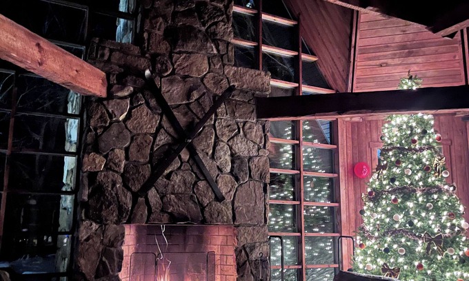 Jefferson Township Chalet De Esquí | 3 Miles to Hidden Valley! Secluded 3BR + loft w/ WiFi, Hot Tub & Swimming Pool.