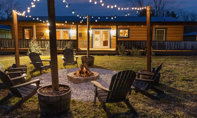 Gnaw Bone Cabina | 3 min to BCSP+Hot Tub+Fire Pit+Swing Set+Games+Pet Friendly!