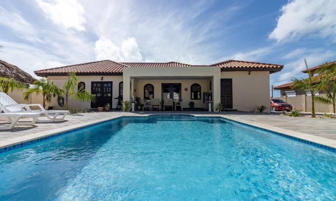 Boroncana Casa | 3 Minute Drive to Palm Beach!!!