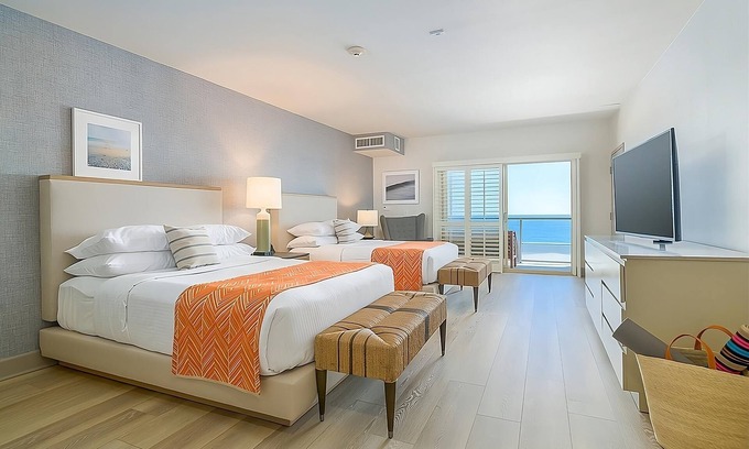 Carlsbad Village Hotel | 3 Relaxing Units, Horizon View 2 Queen at Beach Terrace, Outdoor Pool!