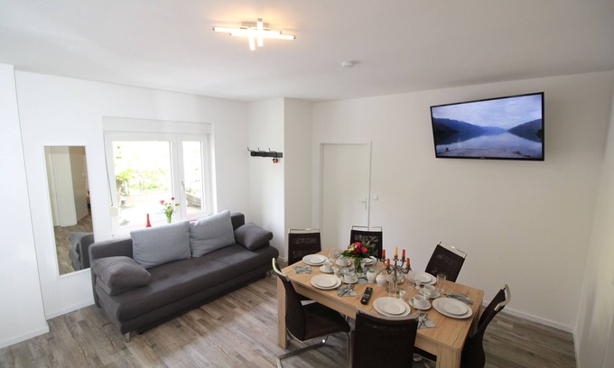 Tempelhof-Schoeneberg Apartamento | 3 habitaciones, hasta 9 personas, muebles de lujo, "Calla"