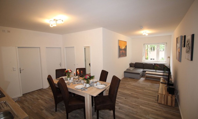 Tempelhof-Schoeneberg Apartamento | 3 habitaciones, hasta 9 personas, muebles de lujo, la "orquídea"